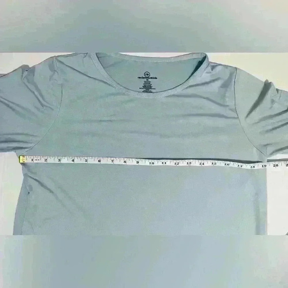 Amazon Real Essentials Dry Fit Tech Long Sleeve, Women’s Size Medium, Baby Blue - Picture 4 of 8